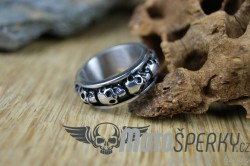 PRSTEN Z CHIRURGICKÉ OCELI SKULLS RING